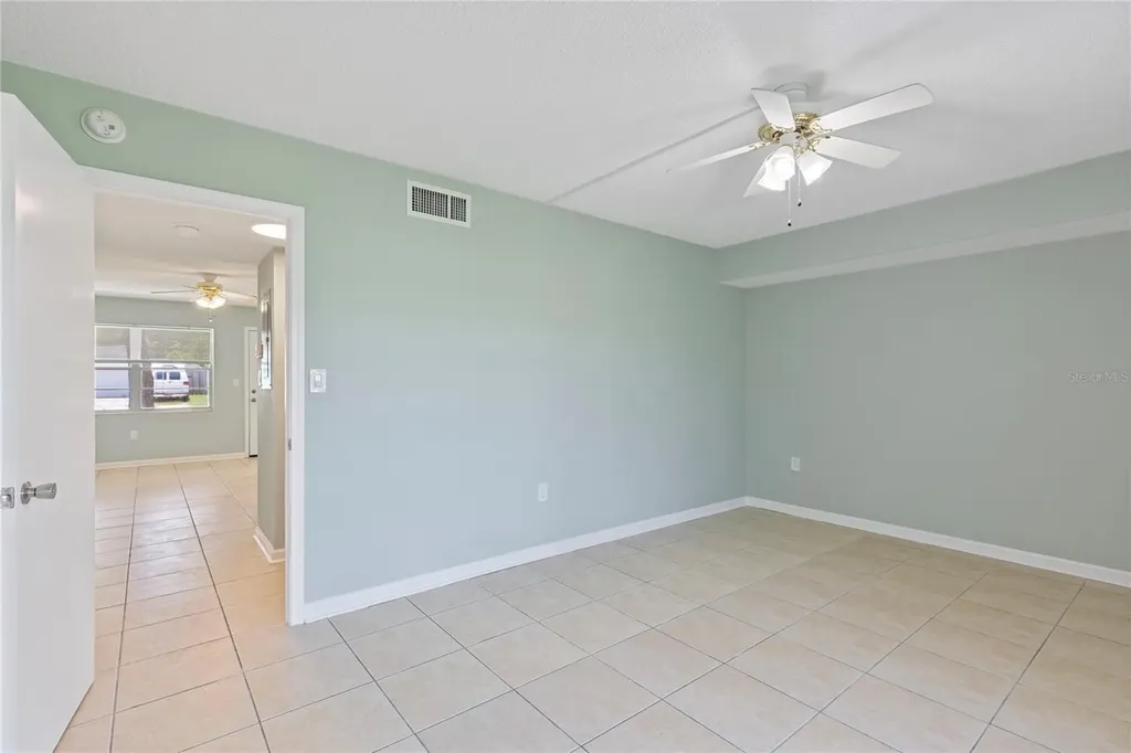1051 79th Avenue N St Petersburg FL 33702
