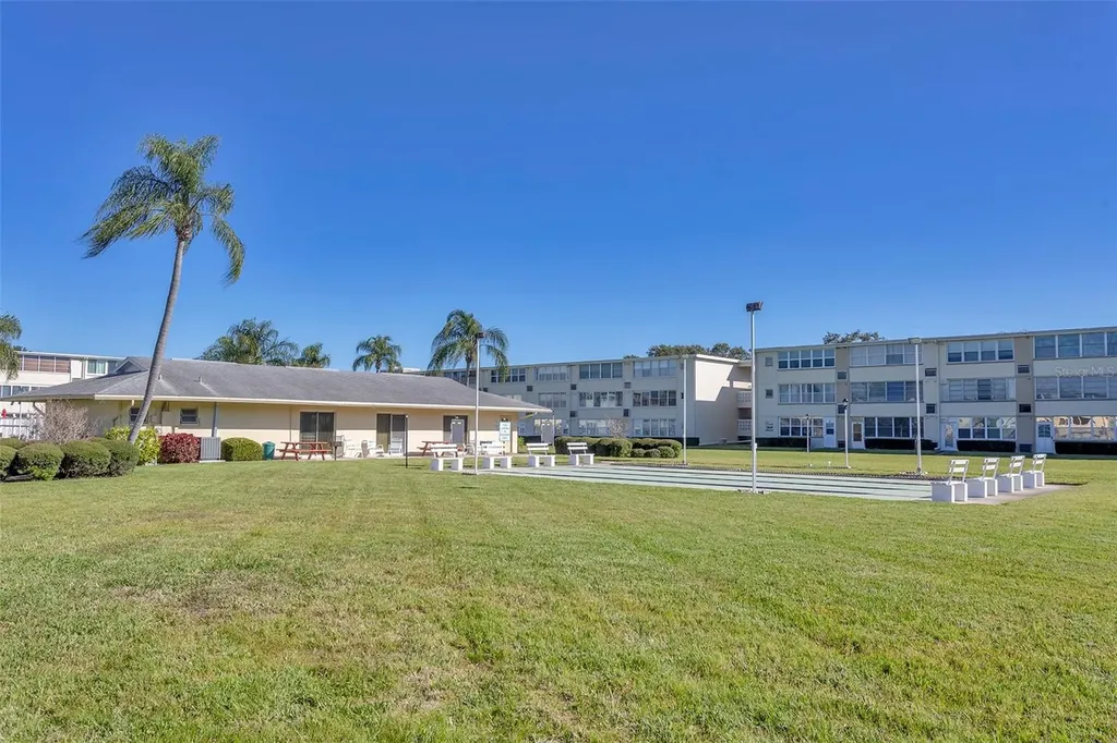 1051 79th Avenue N St Petersburg FL 33702