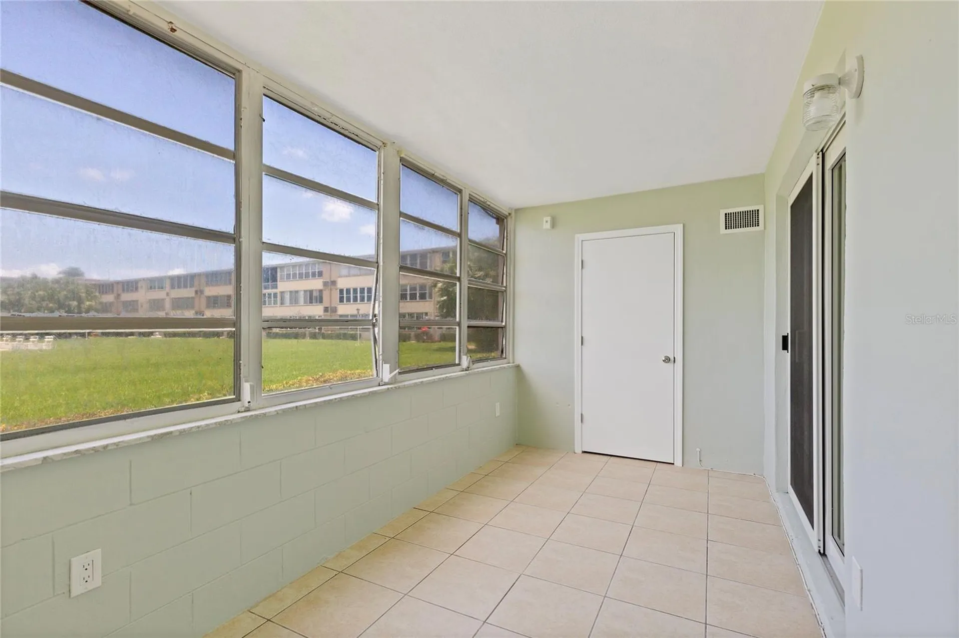 1051 79th Avenue N St Petersburg FL 33702