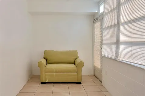 1051 79th Avenue N St Petersburg FL 33702