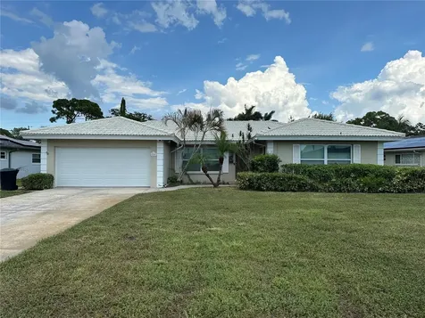 5207 Denver Street NE St Petersburg FL 33703