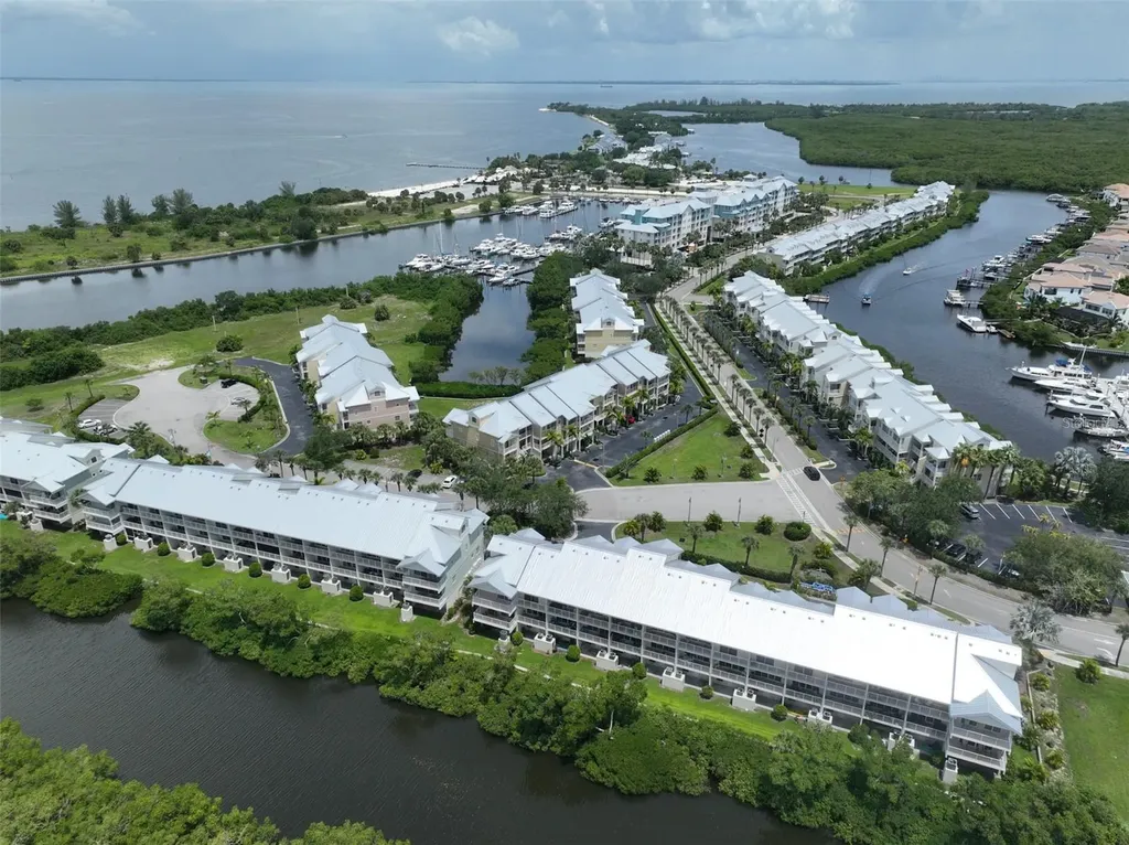 3226 Mangrove Point Drive Ruskin FL 33570