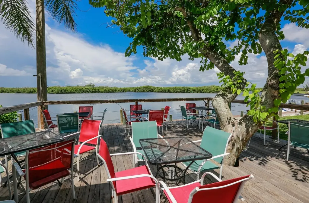 3226 Mangrove Point Drive Ruskin FL 33570