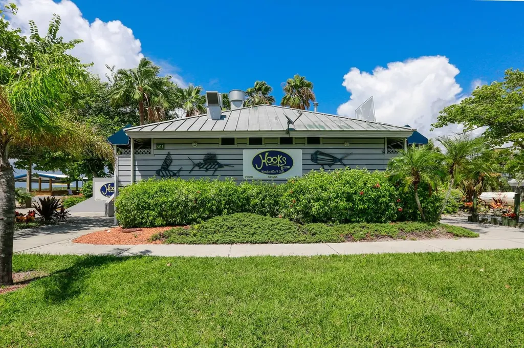 3226 Mangrove Point Drive Ruskin FL 33570