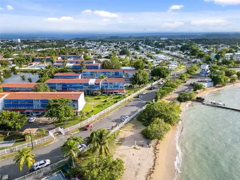 Carretera 693 Villas De Playa 2 Dorado PR 00646