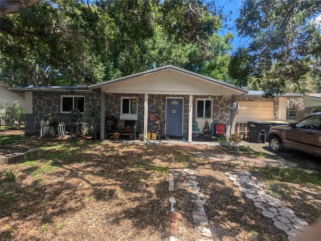 1025 Jadewood Avenue Clearwater FL 33759