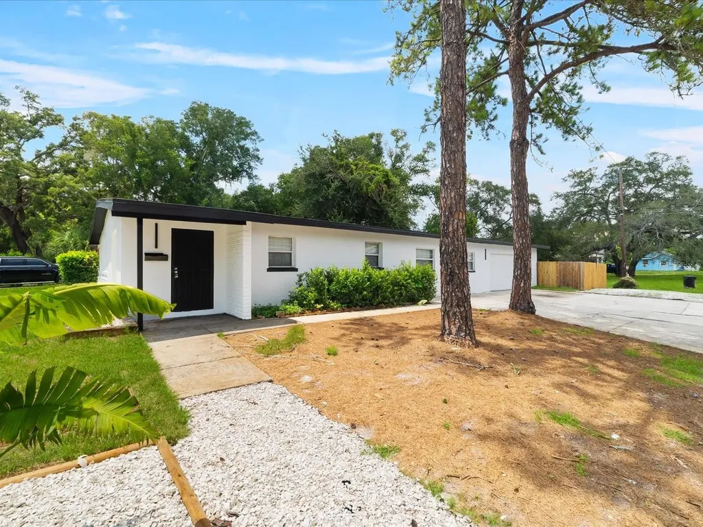 1745 38th Street S St Petersburg FL 33711