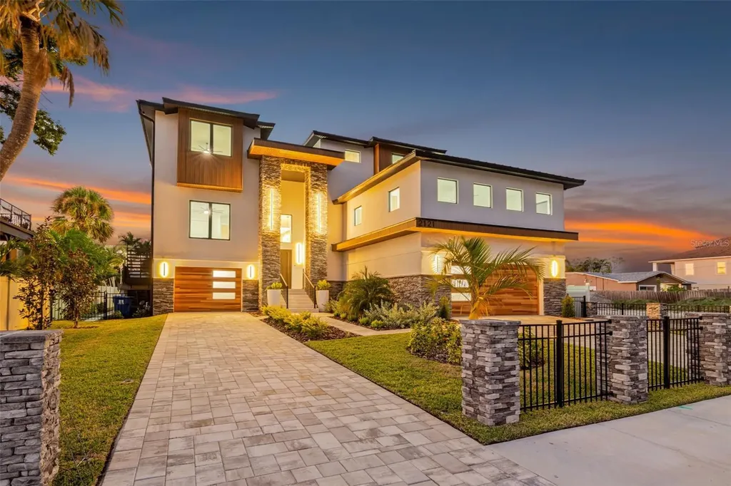 2121 Bayou Grande Boulevard NE St Petersburg FL 33703