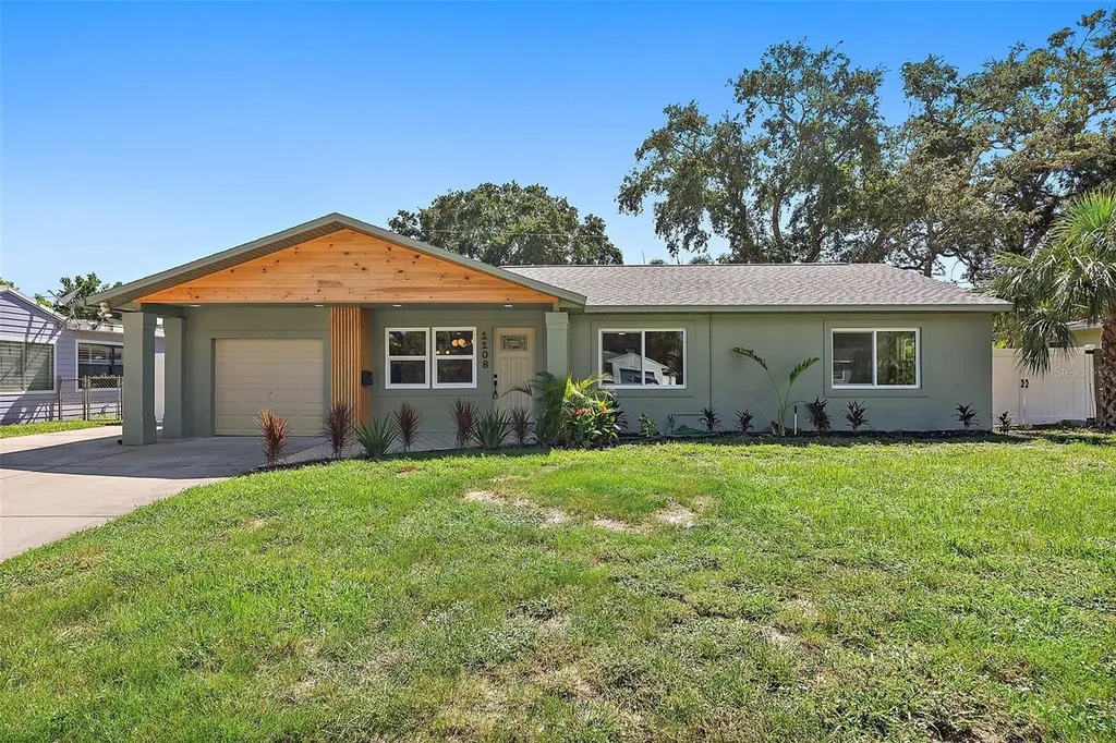 1108 Robinson Drive N St Petersburg FL 33710