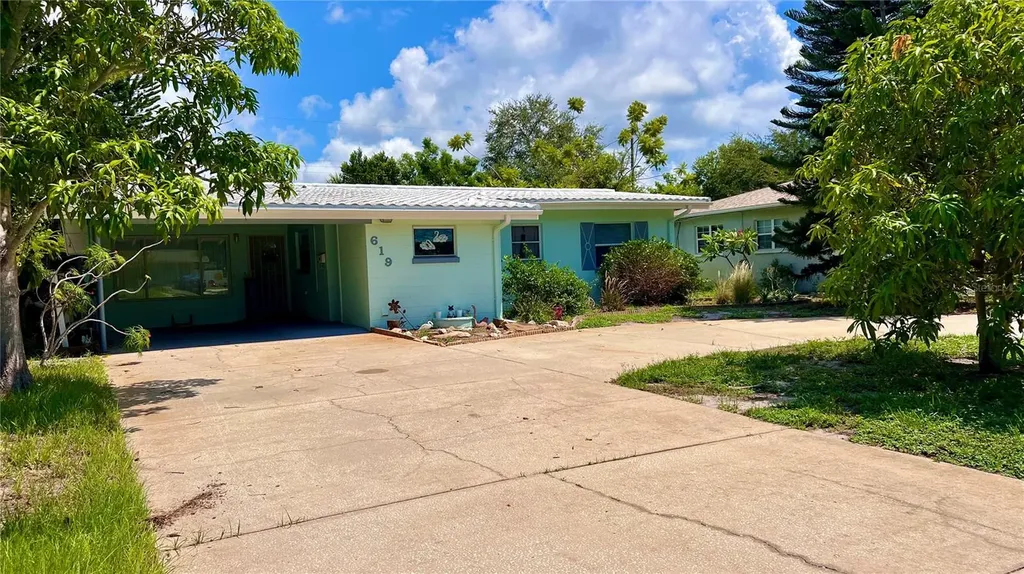 619 62nd Avenue S St Petersburg FL 33705
