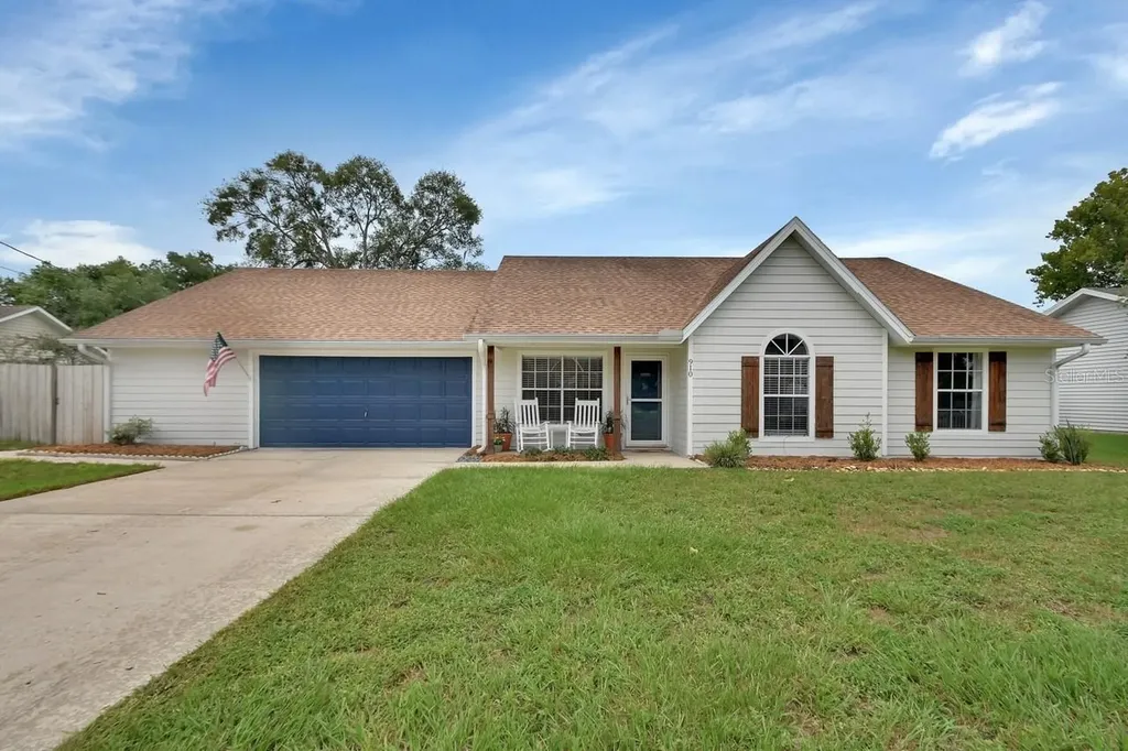 910 Village Lake Drive N Deland FL 32724