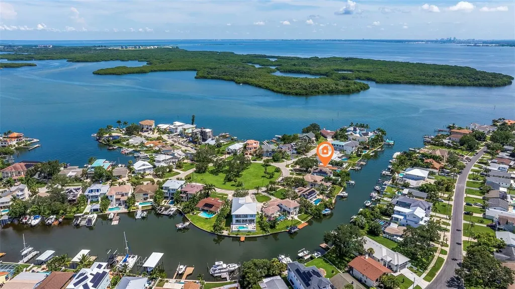1932 Arrowhead Drive NE St Petersburg FL 33703