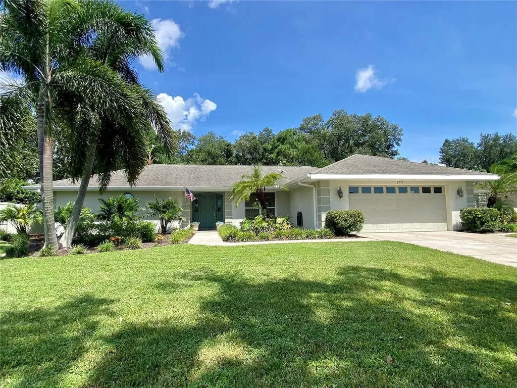 6952 Country Lakes Circle Sarasota FL 34243