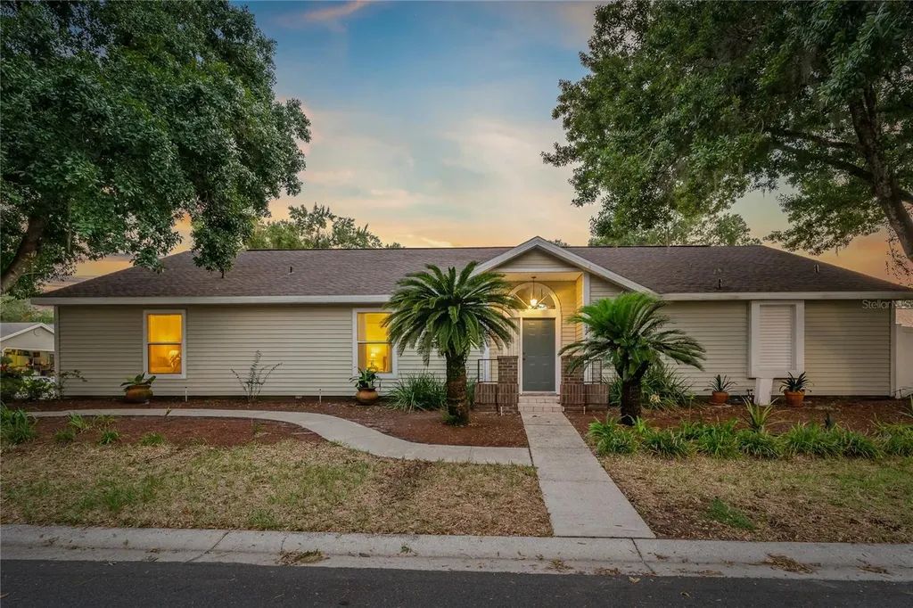 1424 Walden Oaks Place Plant City FL 33563