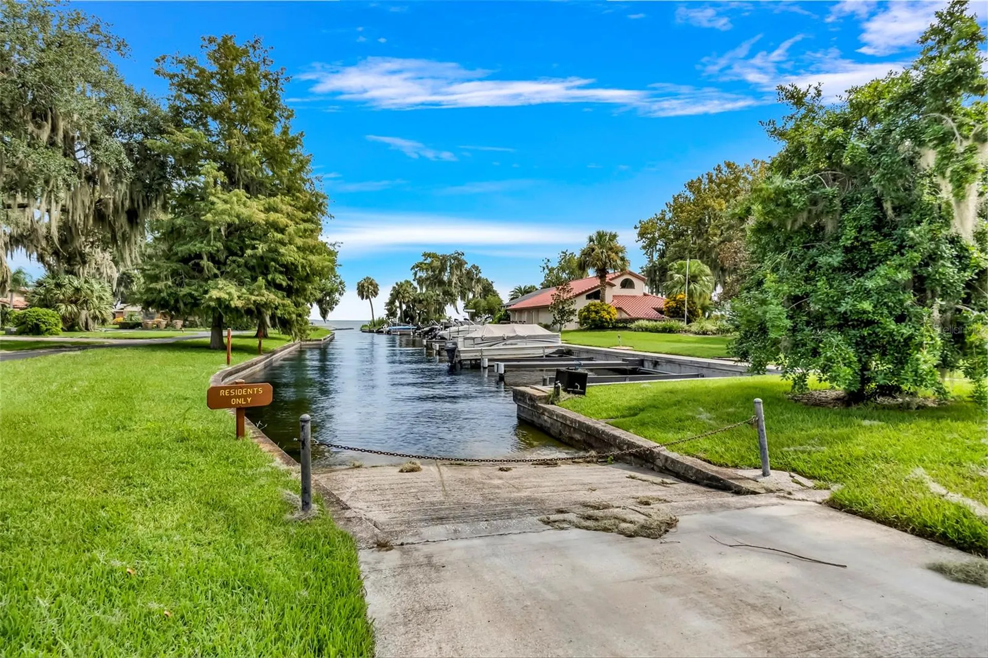 701 Clusterwood Drive Yalaha FL 34797