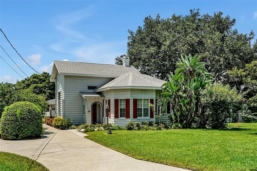 221 Desoto Road Winter Haven FL 33884