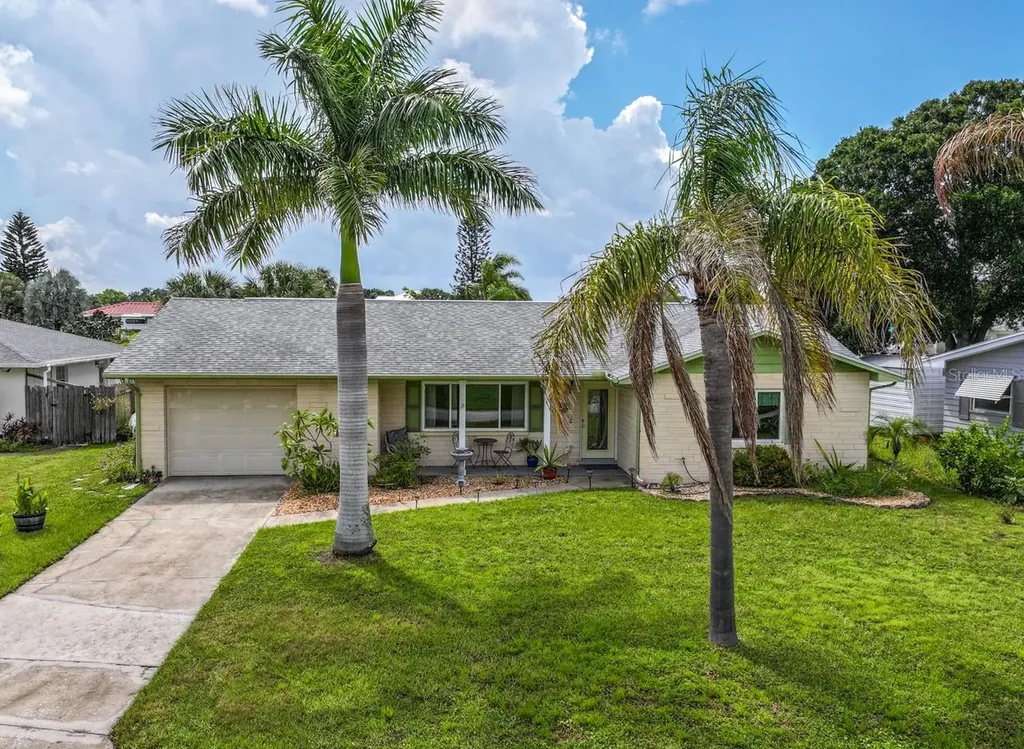 105 12th Street SW Ruskin FL 33570