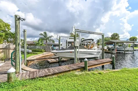 105 12th Street SW Ruskin FL 33570