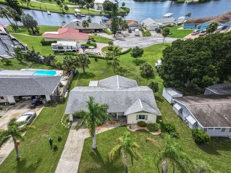 105 12th Street SW Ruskin FL 33570