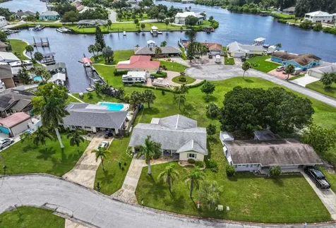105 12th Street SW Ruskin FL 33570