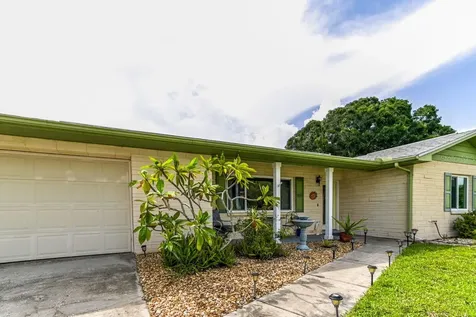 105 12th Street SW Ruskin FL 33570