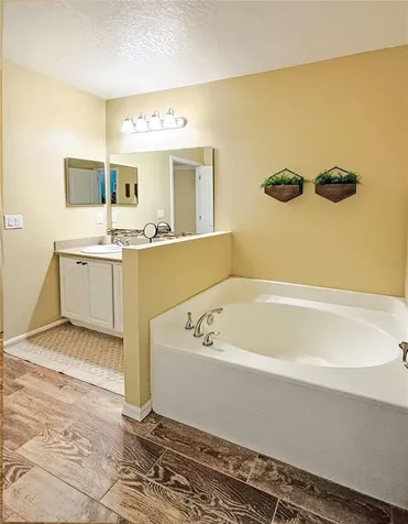 242 W Fiesta Key Loop Deland FL 32720