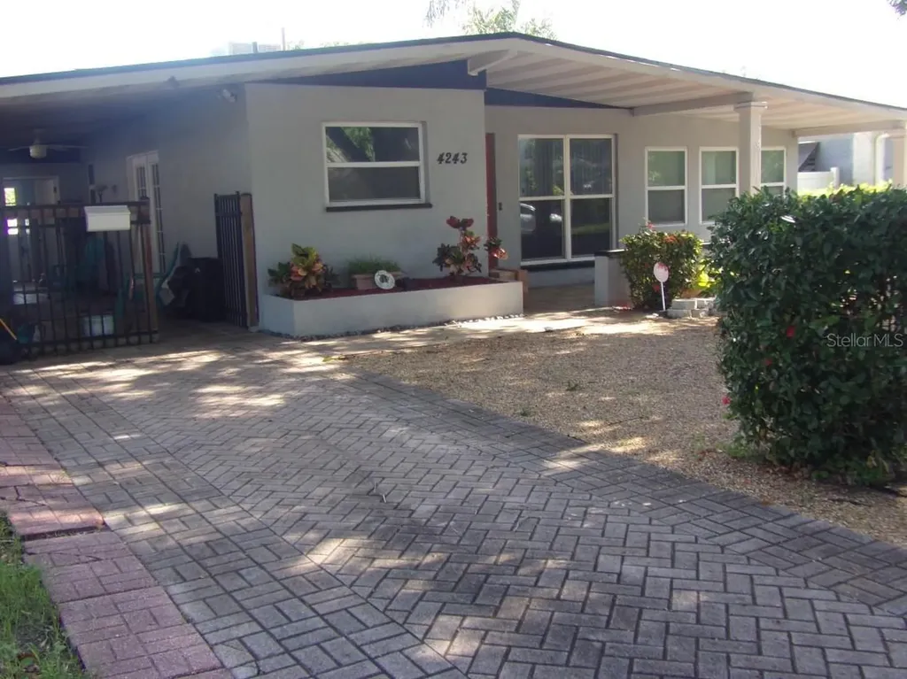 4243 Dartmouth Avenue N St Petersburg FL 33713