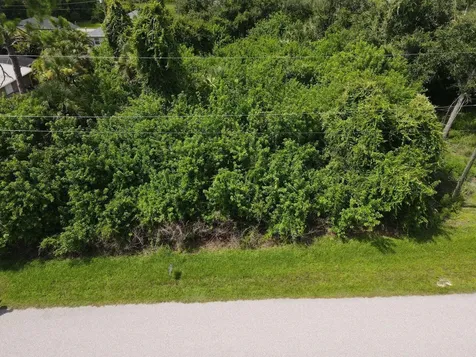 392 Albatross Road Rotonda West FL 33947
