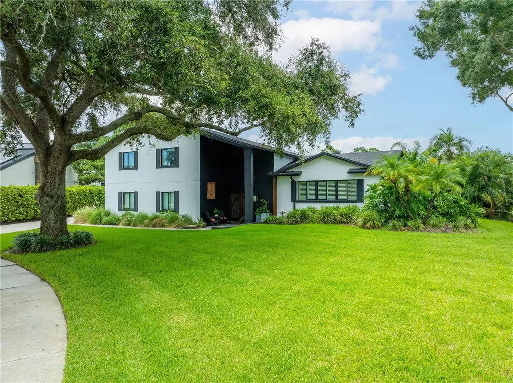 4404 Meadowwood Way Tampa FL 33618