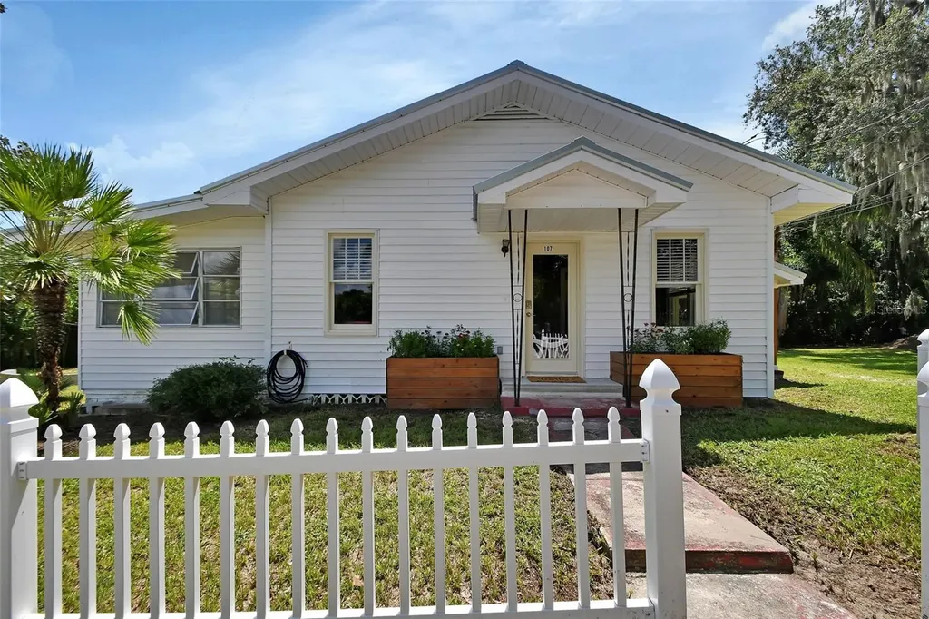 107 Siesta Court Deland FL 32724
