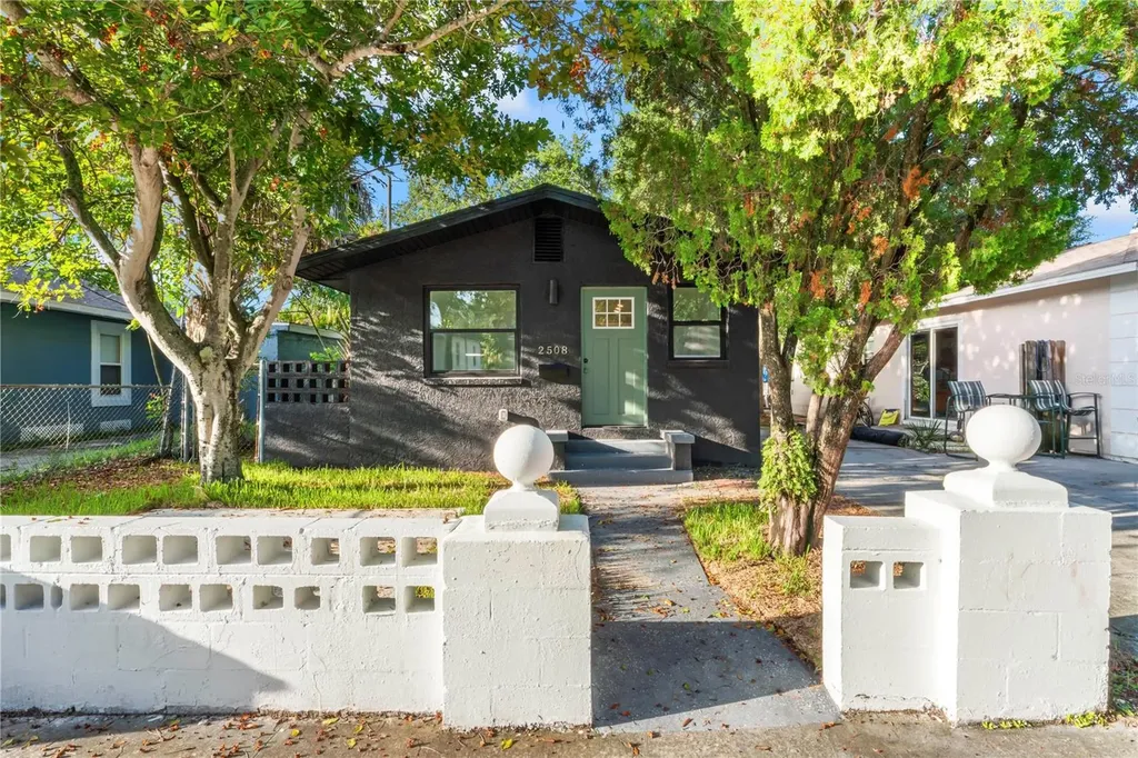 2508 11th Avenue S St Petersburg FL 33712