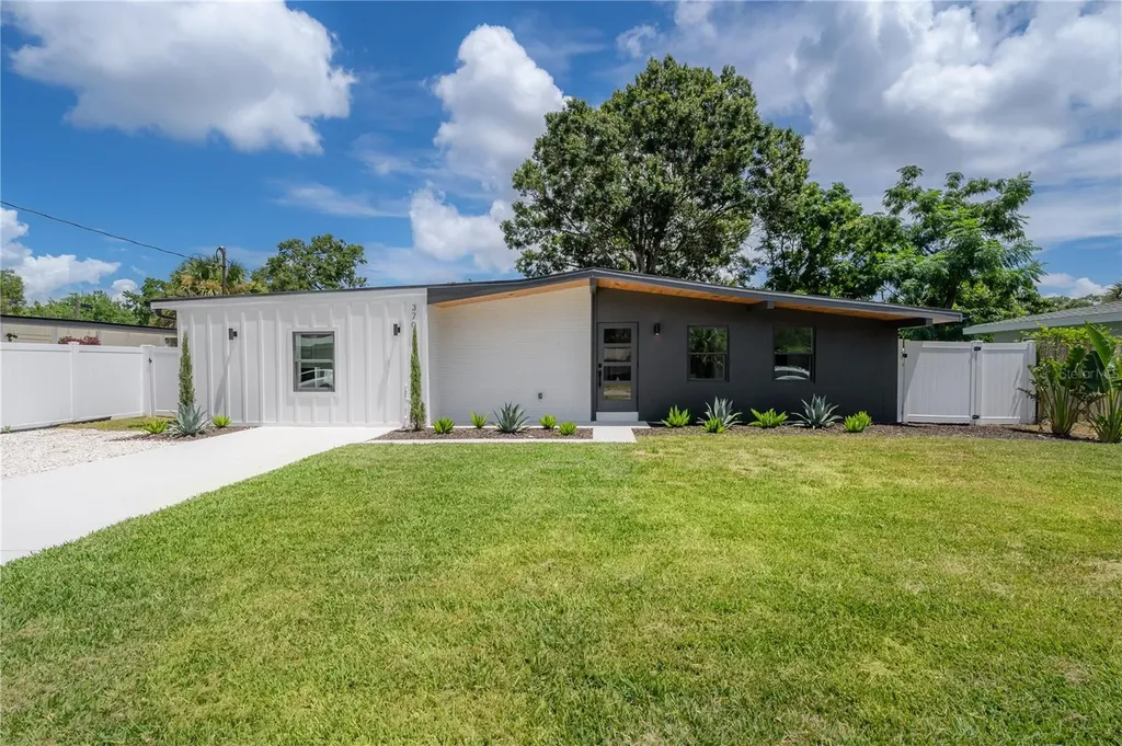 3707 W Wallace Avenue Tampa FL 33611