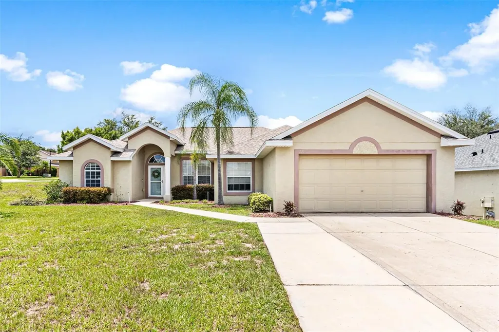 221 Round Man Street Leesburg FL 34748