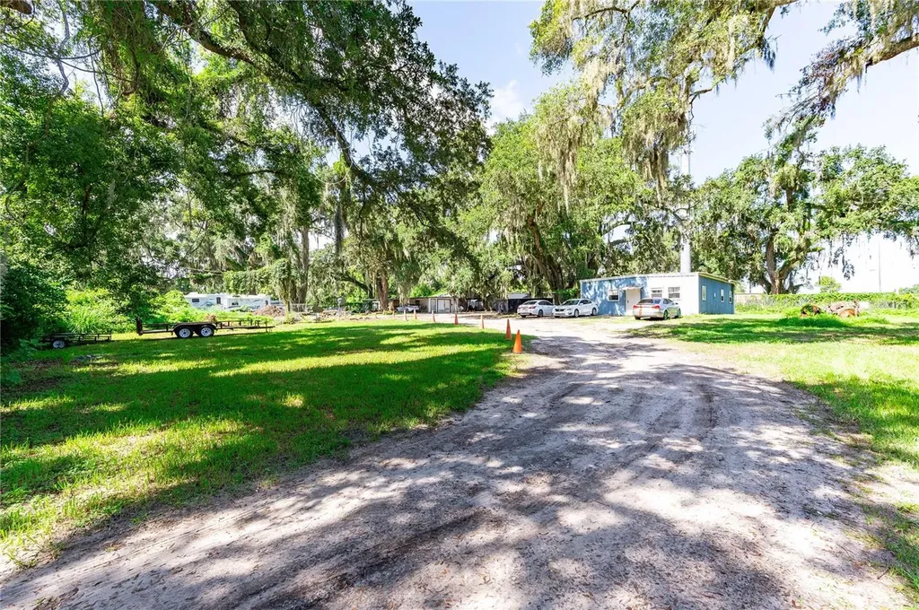1503 Lakeview Avenue Seffner FL 33584