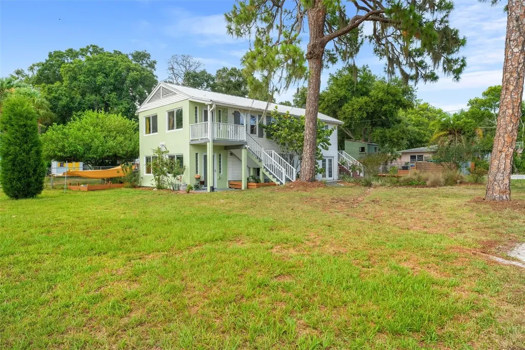 877 36th Avenue S St Petersburg FL 33705