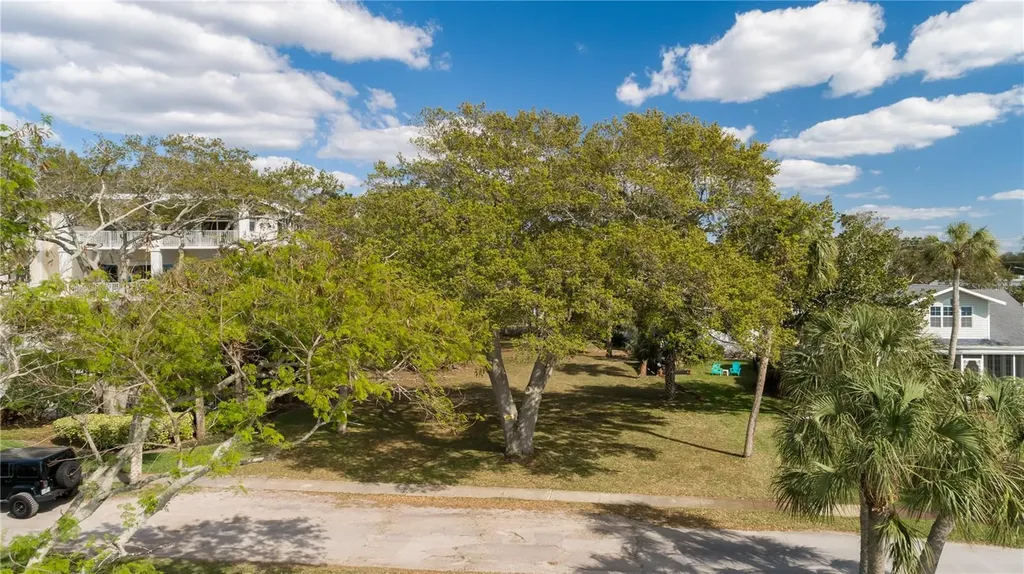 1129 Victoria Drive Dunedin FL 34698