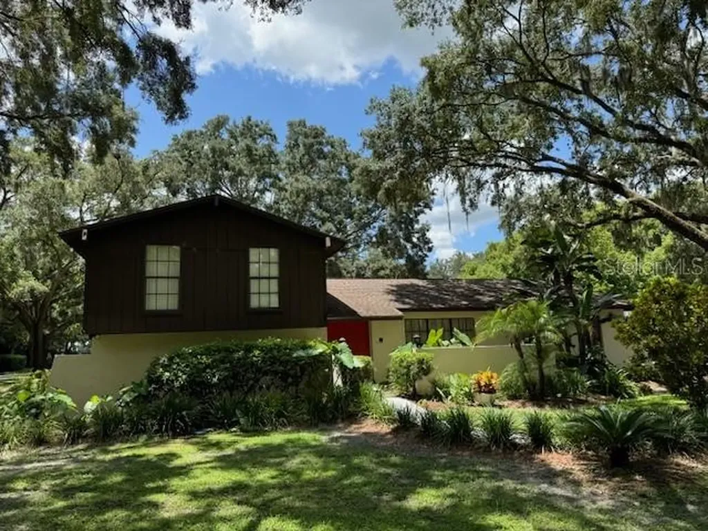15409 Lake Magdalene Boulevard Tampa FL 33613
