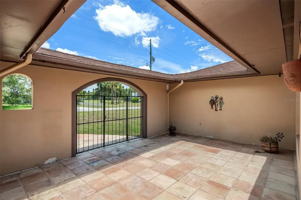 25 N Country Club Drive Crystal River FL 34429