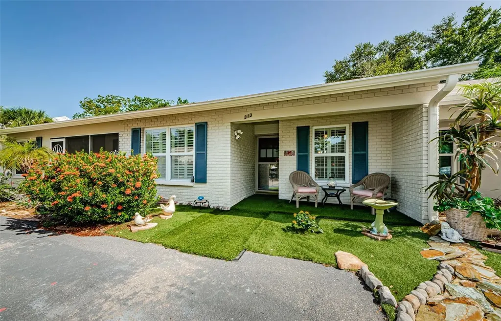 313 Plymouth Street Safety Harbor FL 34695