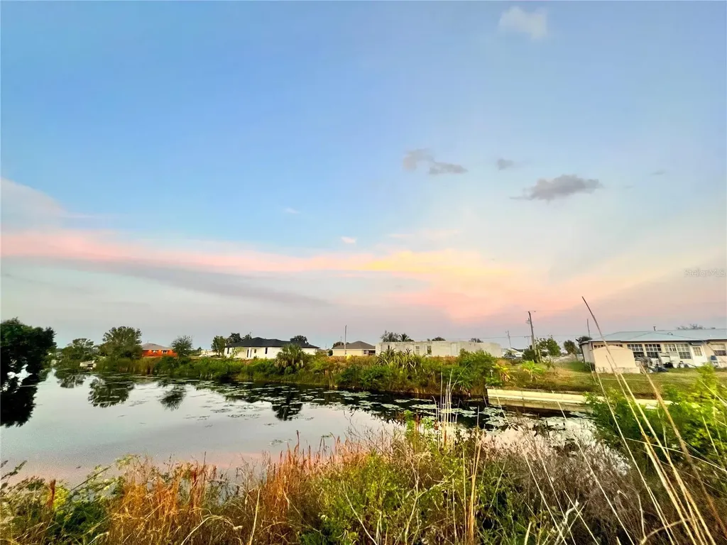 1815 NE 10th Avenue Cape Coral FL 33909