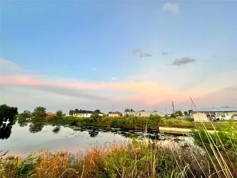 1815 NE 10th Avenue Cape Coral FL 33909