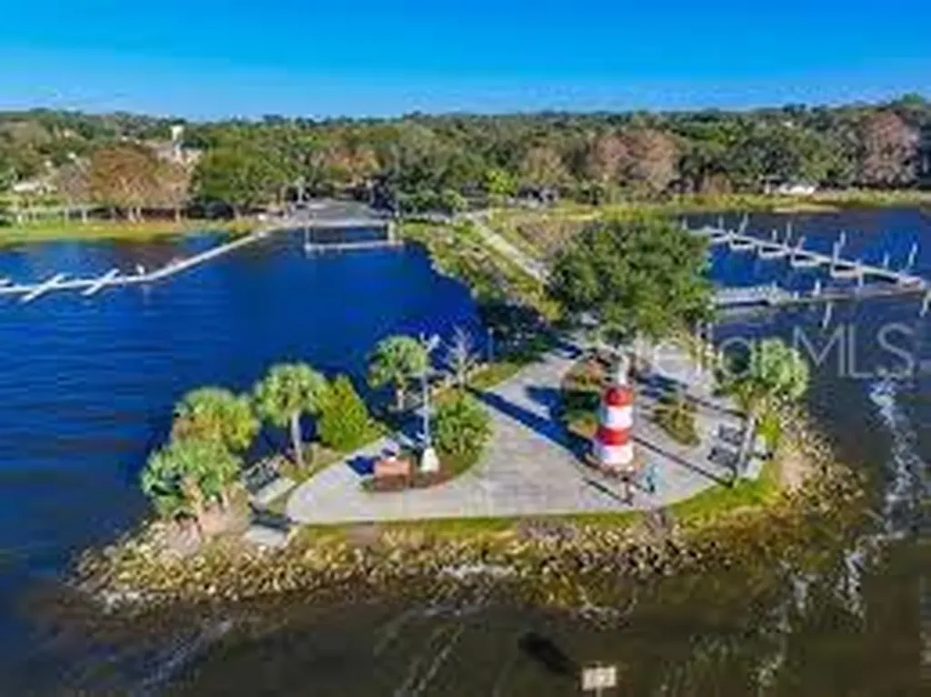 576 Casey Loop Mount Dora FL 32757