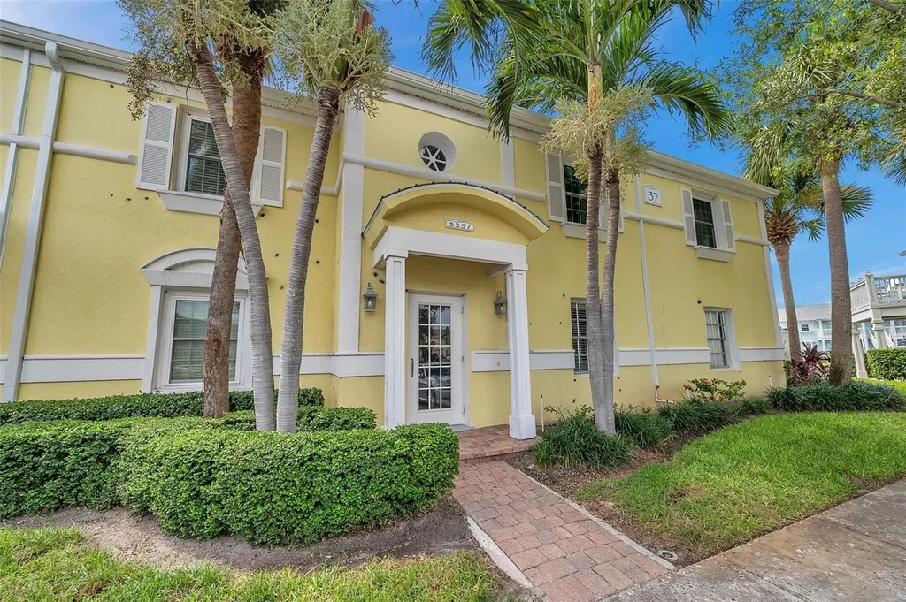 5257 Beach Drive SE St Petersburg FL 33705
