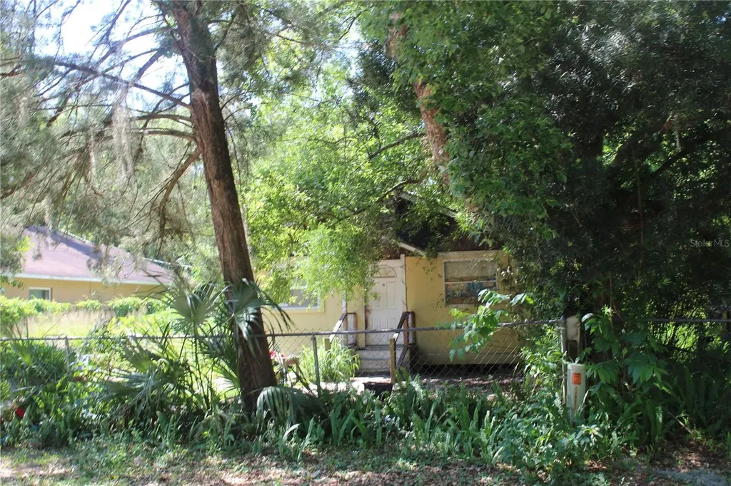 16320 3rd Street Umatilla FL 32784