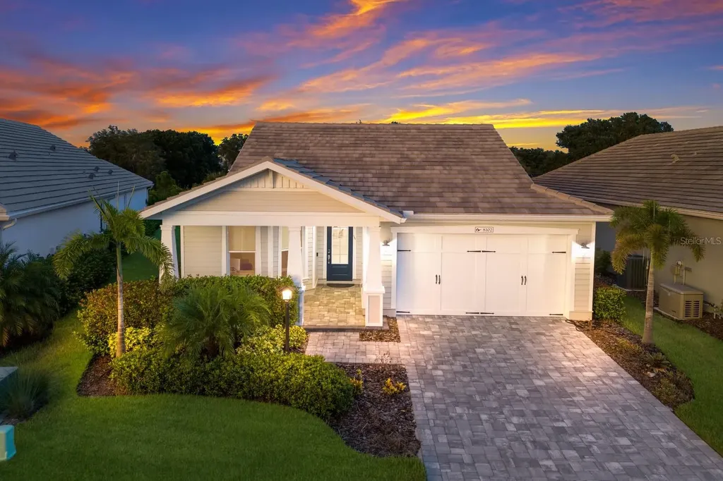 8102 Sandstar Way Sarasota FL 34240