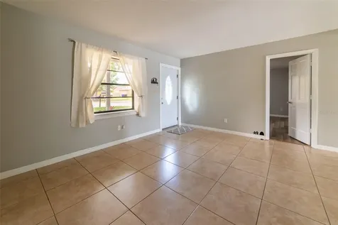 811 N Lavon Avenue Kissimmee FL 34741