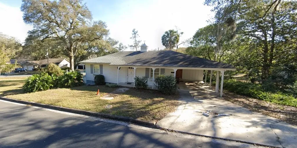 422 N Rossiter Street Mount Dora FL 32757