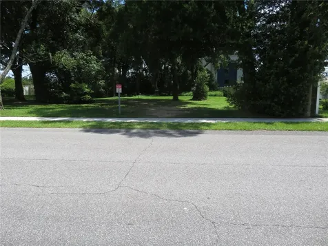 Dade City FL 33525
