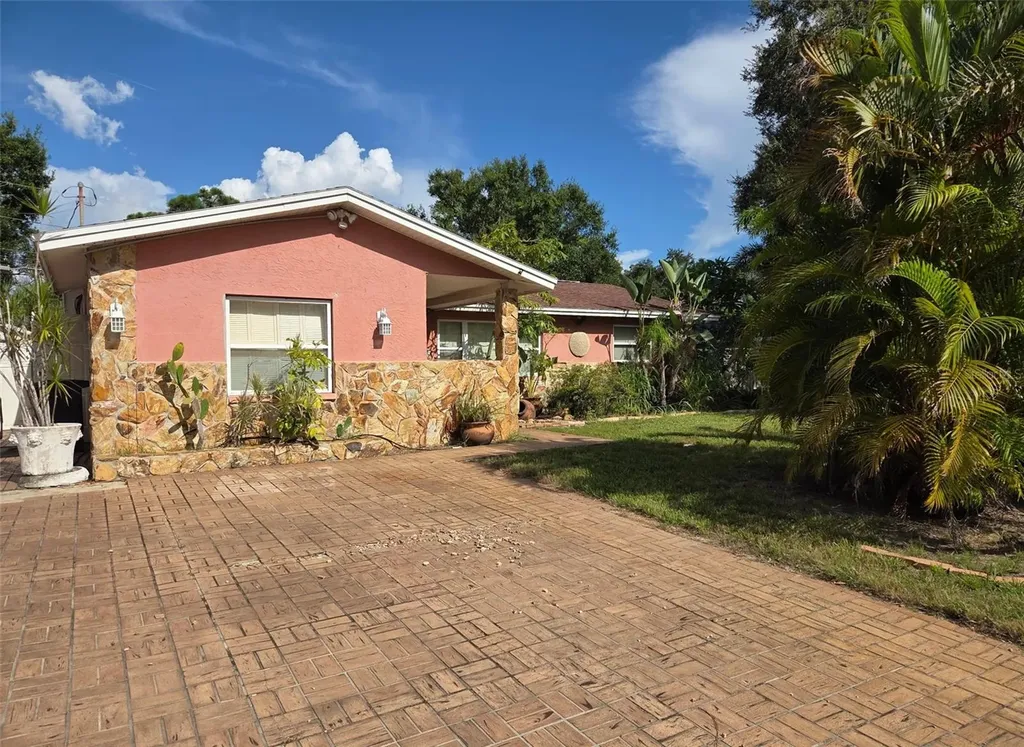 8665 Mockingbird Lane Seminole FL 33777