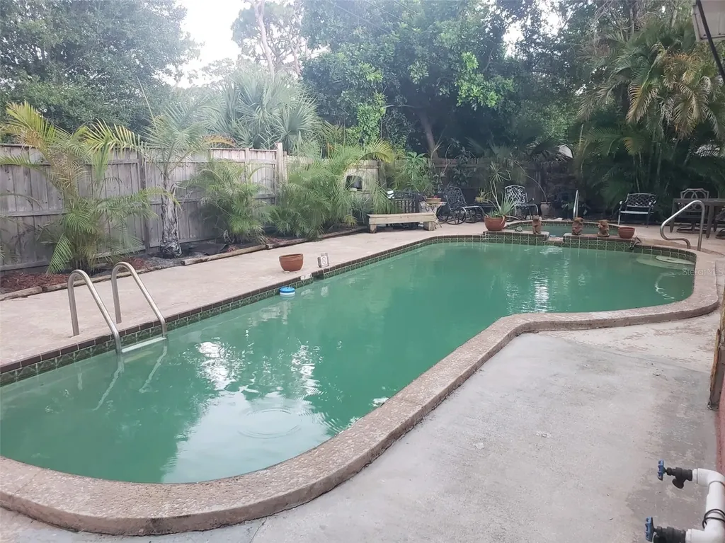 8665 Mockingbird Lane Seminole FL 33777